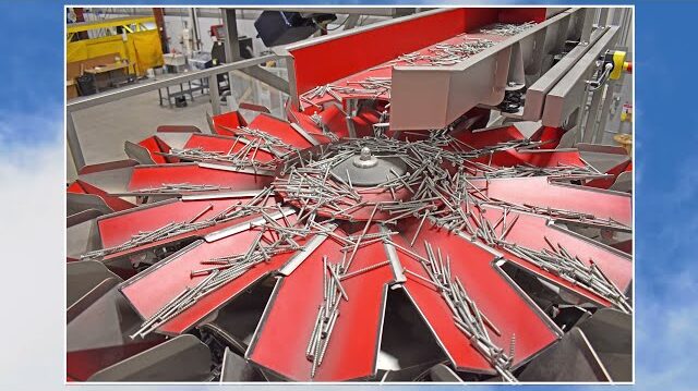 4-Up Clamshell Filling & Packaging 4-Up Clamshell Filling & Packaging